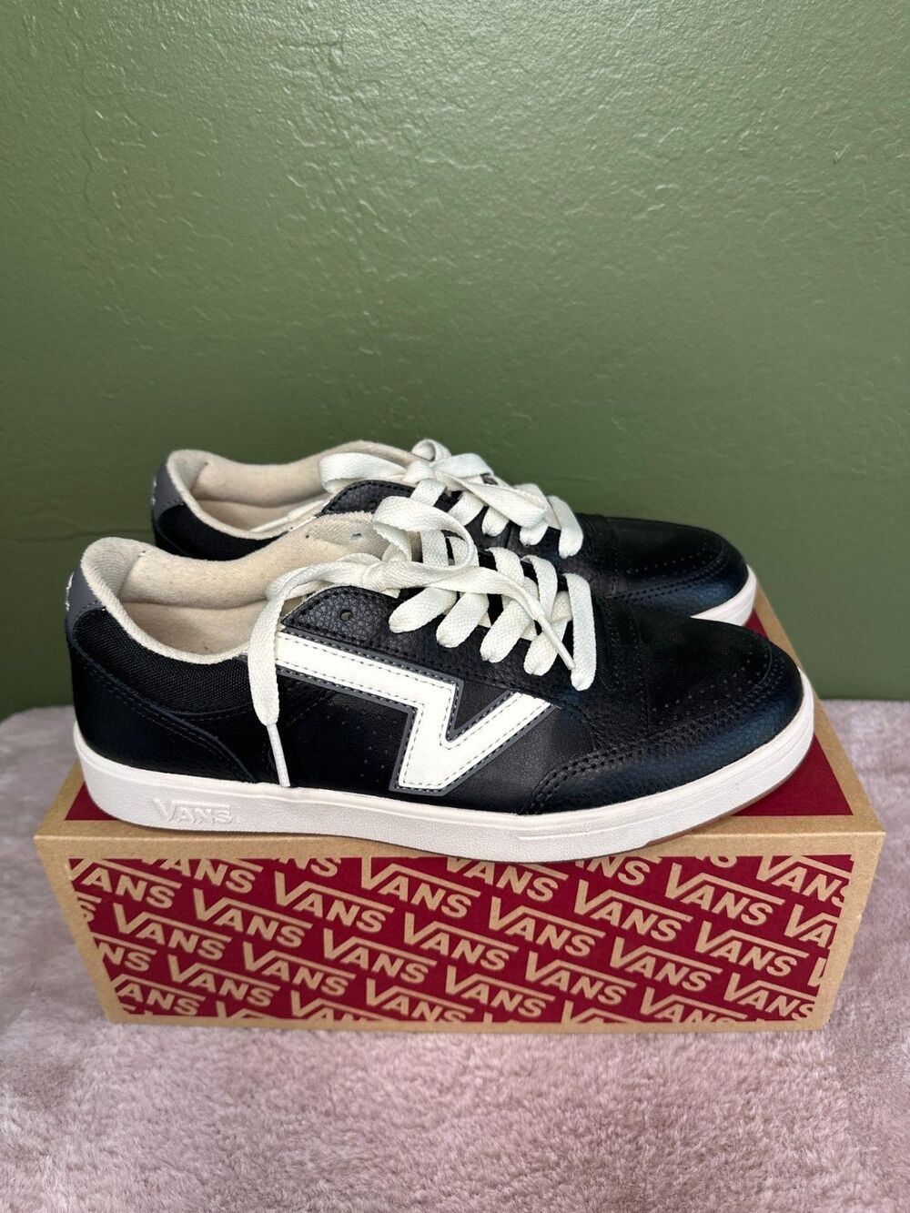 NIB Vans Lowland comfycush vintage sport black 8 m / 9.5 w - RARE retro colorway